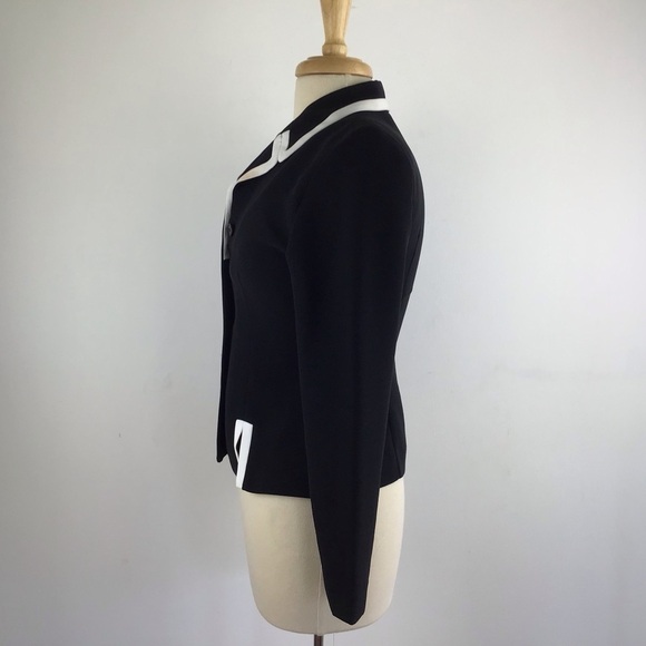 Amanda Smith Petite fitted black jacket with white trim. Size 2P - Picture 4 of 6